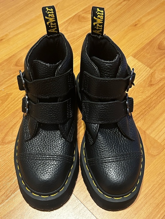 Dr. Martens Shoes - Dr. Martens Like New Women’s 6 AirWair Devone Flower Platform Women Boots